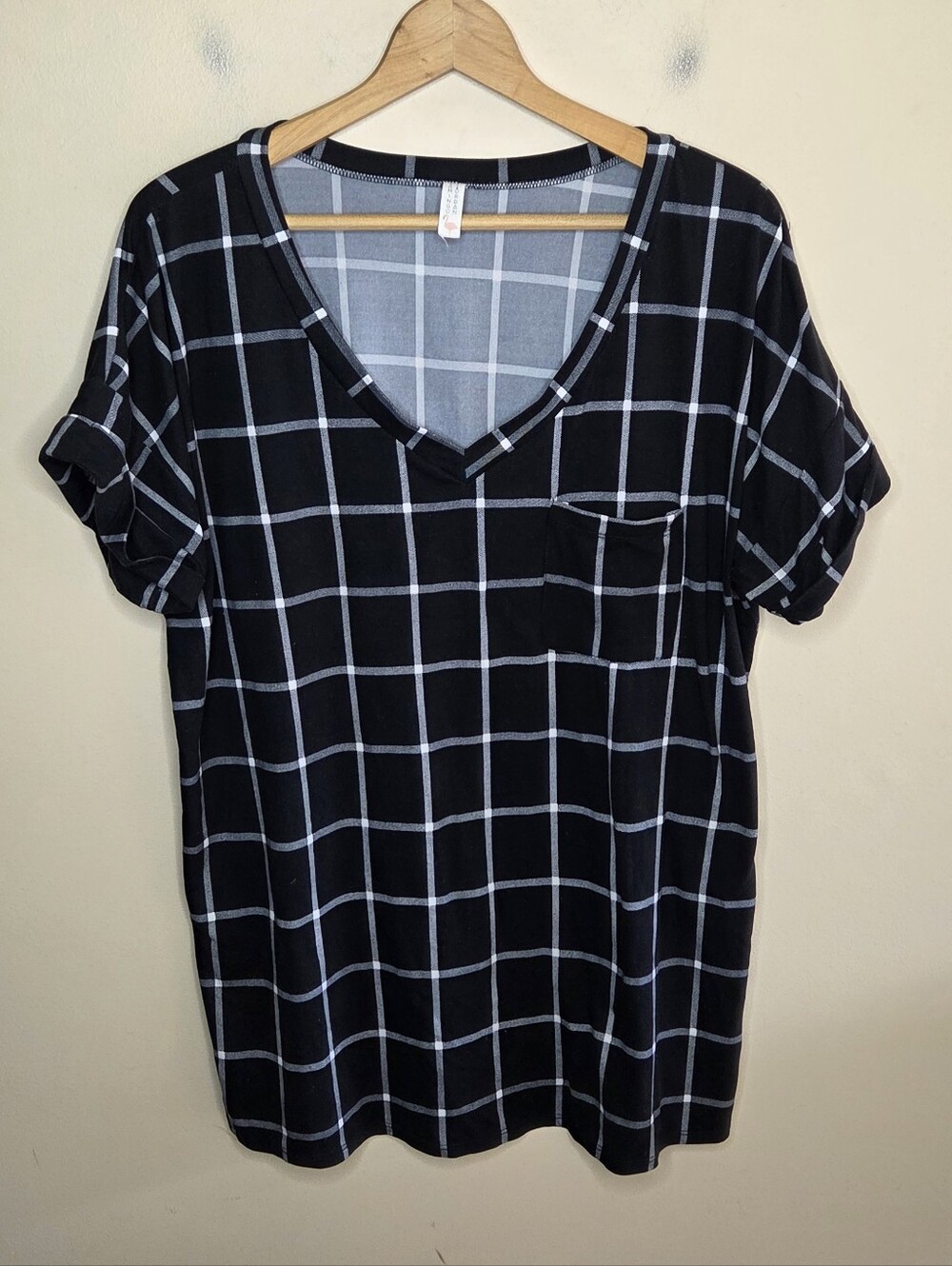 Flamingo Urban Black White Windowpane V-neck Tunic Top Size Large Buttery Soft